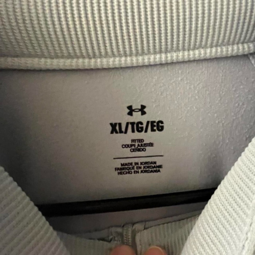 Under Armour Gray Quarter-Zip Sweatshirt​​ - Picture 5 of 8